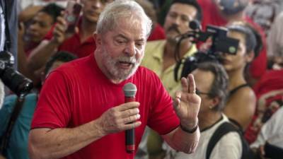 Former Brazilian president Luiz Inacio Lula da Silva speaks during a rally with supporters at the Metallurgical Union, in Sao Bernardo do Campo, Sao Paulo state, Brazil on January 24, 2018.An appeals court in Brazil convened Wednesday to issue a ruling critical to former president Luiz Inacio Lula da Silva's hopes of standing for election again this year. The three-judge panel is to rule on an appeal by the hugely popular leftist icon against a corruption conviction in Brazil's sprawling 'Car Wash' graft scandal. / AFP PHOTO / Miguel SCHINCARIOL
