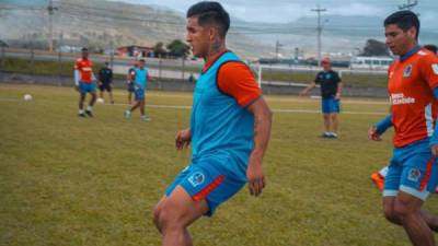 Michaell Chirinos se presentó a la práctica del Olimpia y está a la espera de una oferta en el exterior.