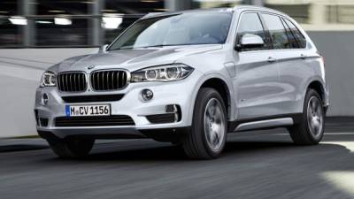 El empleo del sistema híbrido en el X5, primero que utiliza BMW en la producción en gran serie, llega con la nueva entrega de este modelo.