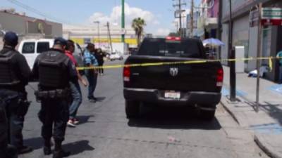 El ataque ocurrió cuando sujetos a bordo de un vehículo se acercaron hasta un puesto ambulante de venta de frutas.