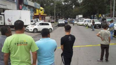 El hecho ocurrió antes del mediodía y sorprendió a las personas que circulaban por ese lugar.