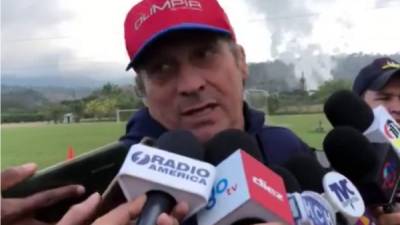 Pedro Troglio atendió a los medios de comunicación en el entrenamiento del Olimpia.