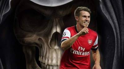 La estadística funesta sigue persiguiendo al futbolista del Arsenal, el galés Aaron Ramsey. Y es que cada vez que marca, alguien famoso muere, el pasado domingo marcó en la victoria de 2-0 sobre Everton y ha tenido sus consecuencias. Hoy repasamos la lista de los que han muerto tras un tanto del jugador.