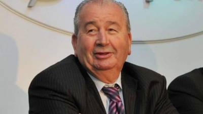Julio Humberto Grondona ​ fue un dirigente de fútbol argentino que se desempeñó como presidente de la AFA durante 35 años, y como vicepresidente sénior de la FIFA. Murió en el 2014.