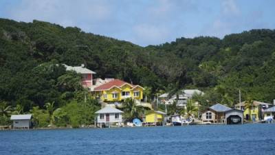En el municipio de José Santos Guardiola, Islas de la Bahía, se esconde la aldea Santa Elena, un paraíso del mar Caribe, un sitio en el que las aguas azul verdoso (turquesa) y la amabilidad de su gente enamoran e invitan a quedarse.