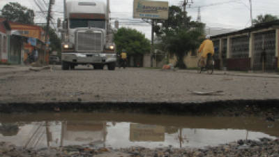 La entrada principal a la Satélite segunda etapa se terminó de destruir con las lluvias de la semana pasada.