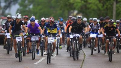 Los ciclistas recorrieron 14.4 kilómetros. En la competencia participaron hombres y mujeres.