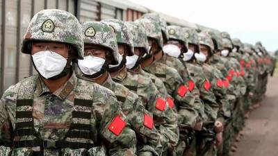 Miles de militares chinos arribaron este lunes a Rusia para realizar maniobras militares conjuntas.