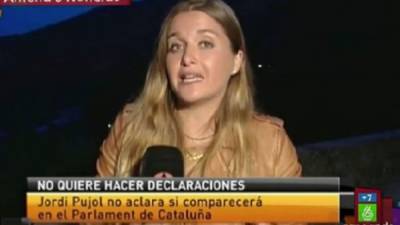 Gran nerviosismo imperó en la periodista española Adriana Latrilla cuando realizaba una transmisión en vivo. Foto YouTube