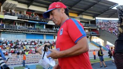 Pedro Troglio durante el partido de Olimpia contra el Marathón.