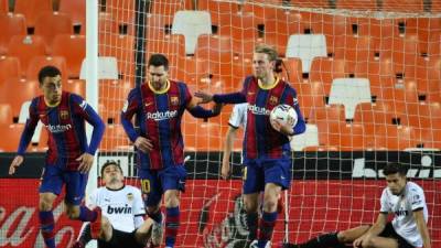 Lionel Messi y Griezmann han sido los goleadores del Barcelona en Mestalla. Foto AFP.