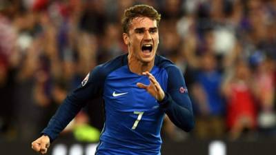 France's forward Antoine Griezmann reacts after scoring their second goal on a penalty kick during the UEFA Nations League football match between France and Germany at the Stade de France in Saint-Denis, near Paris on October 16, 2018. (Photo by FRANCK FIFE / AFP)