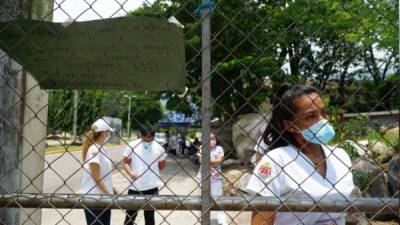 Exigen fechas de regreso a clases presenciales y clínicas.