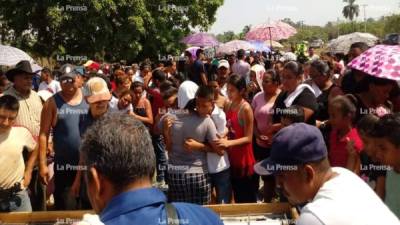 Drama y llanto entre los familiares de los hondureños asesinados en México. Fotografía compartida por Diario Colón hn.