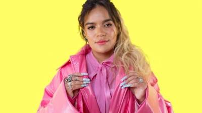 Karol G aparece en el nuevo video del canal de YouTube 'Genius'.