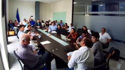 Cerca de 40 empresarios hoteleros se reunieron en el despacho presidencial de San Pedro Sula.