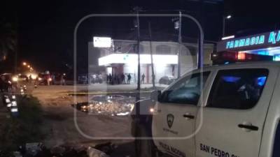 El cadáver de la víctima quedó en medio de la calle, junto a una bicicleta.