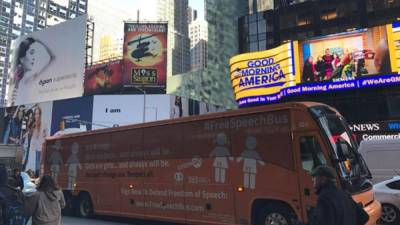 El autobús contra la transexualidad, inició la gira por Estados Unidos. Foto: EFE