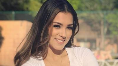La bella periodista hondureña pasó a la siguiente fase del concurso de belleza de belleza y talento de Univision.