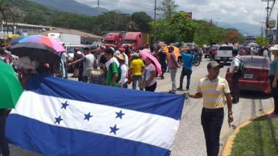 En San Pedro Sula se bloqueó una trocha del bulevar del Sur.