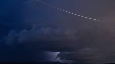 Hay gran expectativa por la basura espacial que podría caer sobre la Tierra.