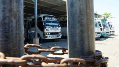 Los buses que prestan los servicios de transporte interurbano y urbano no trabajaron ayer por las amenazas de los pandilleros.