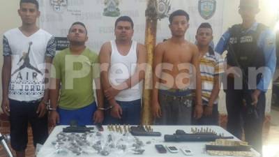 Cinco de los detenidos en El Progreso, Yoro, presuntos integrantes la banda criminal denominada 'Los Salvatrucha'.