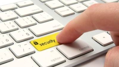 Los atacantes típicamente roban información explotando una vulnerabilidad relacionada con la tecnología.