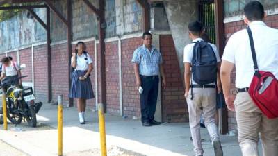 Los estudiantes del JTR exigen que haya una patrulla asignada afuera del colegio durante las tres diferentes jornadas para sentirse más seguros.