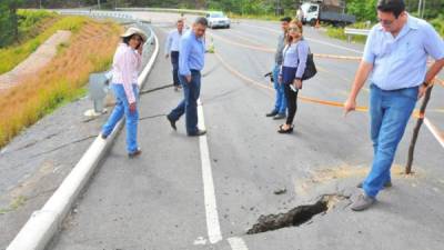 Autoridades de Insep, ingenieros y geólogos realizaron una inspección en el kilómetro 16.