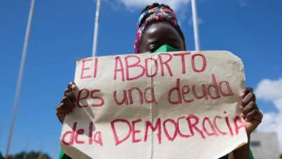 En un comunicado conjunto, las organizaciones rechazan la iniciativa de reforma constitucional al artículo 67 que pretende 'prohibir cualquier forma de interrupción de la vida del que está por nacer por tratarse de una iniciativa que violenta los derechos humanos de las mujeres en Honduras'.