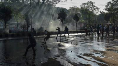 Cientos de personas protestaron contra la construcción de una central térmica en el manglar más grande del mundo.