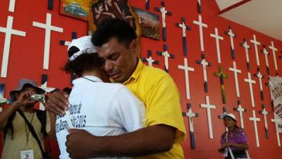 El hondureño Jorge Jovel se fundió en un abrazo con su hermana Sonia Iris Mejía.