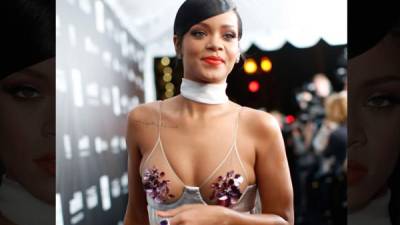 Rihanna en una sexy presentación en la gala de los AMfar a favor del VIH-Sida.