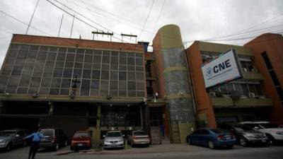 Fotografía que muestra la fachada exterior del edificio del Consejo Nacional de Elecciones hoy, en Tegucigalpa (Honduras).