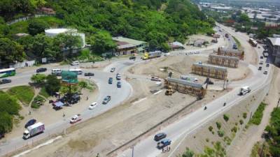 El intercambiador de occidente, obra construida por el consorcio Siglo 21, está actualmente en un 50%. Fotos: Franklyn Muñoz