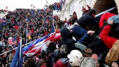 Cinco personas murieron como resultado del ataque lanzado por partidarios del presidente Donald Trump luego de que el mandatario saliente se dirigiera a ellos durante una manifestación en Washington DC.