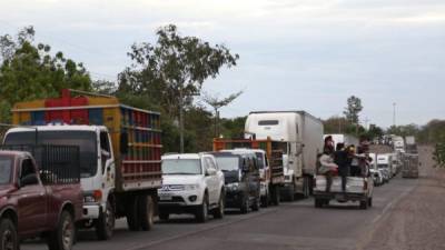 La filas en carretera al sur son de muchas horas. Los conductores exigen al Gobierno una solución al respecto.