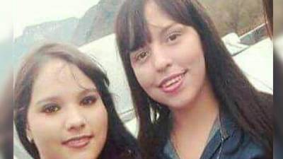 Dos estudiantes fallecieron al ser golpeadas por una avioneta mientras se tomaban una selfie.