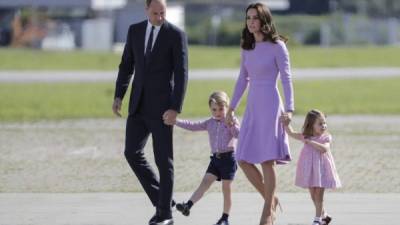 Los duques de Cambridge, Catalina y Guillermo junto a sus hijos. EFE