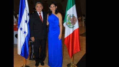 El apreciado cónsul José Omar Hurtado, ahora embajador de México en Nicaragua, le dice adiós este mediodía a San Pedro Sula junto a su esposa Waleska Salinas. Ahora cumplirán funciones oficiales y diplomáticas en Managua.
