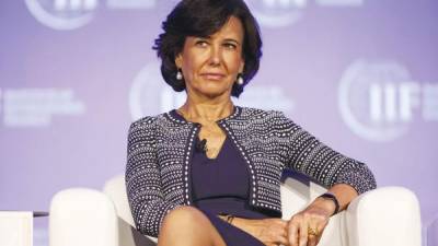 Ana Botín, que antes de suceder a su padre al frente de Santander lideró la filial británica, enfrenta desafíos en varios frentes.