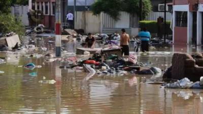 Miles de hondureños perdieron muchas de sus pertenencias debido a las inundaciones.
