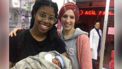 Tia Freeman se convirtió en madre por primera vez y ella solo dio a luz. Foto: redes