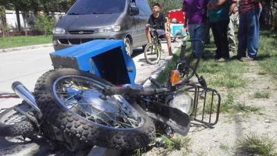 Debido al fuerte impacto el conductor de la moto murió al instante.