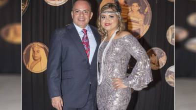 Rony Carrillo Joch junto a su esposa Patricia.