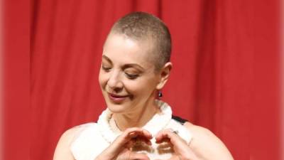 La actriz recién anunció que el cáncer que padece ya está bajo control.
