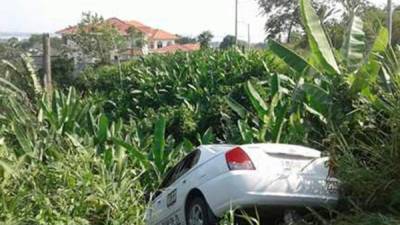 La unidad quedó al borde de la carretera en la colonia 9 de Diciembre.