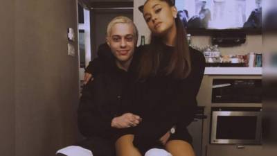 Pete Davidson y Ariana Grande estuvieron juntos por unos cinco meses, pero ya tenían planes de boda. Foto archivo.