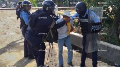 San Pedro Sula y Tegucigalpa registran caos desde horas tempranas de este jueves por parte de médicos y docentes que exigen se deroguen los PCM.